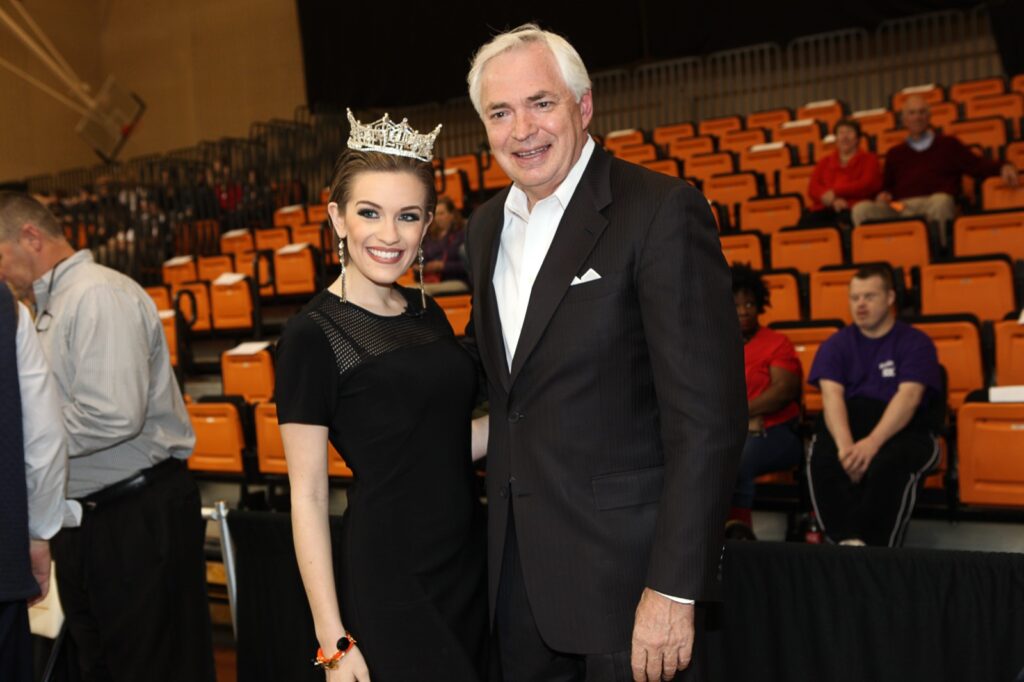 President Underwood standing with Betty Cantrell