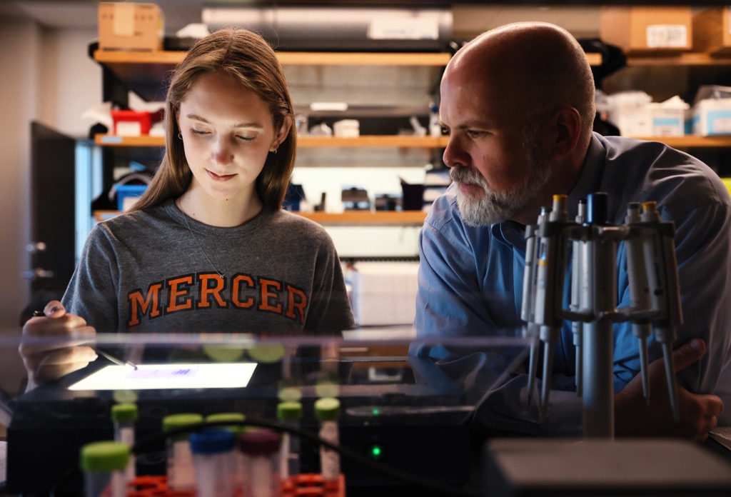 Student and faculty member doing research