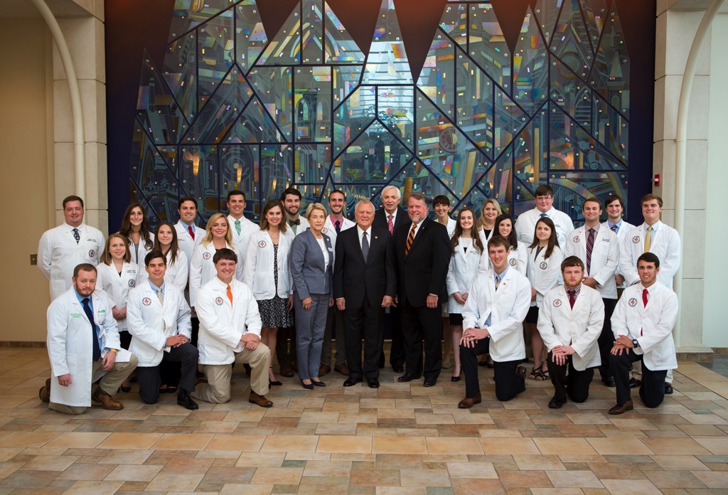 Twenty-five Mercer M.D. students are awarded the inaugural Physicians for Rural Georgia Scholarships, which cover 85 to 100 percent of Medical School tuition. The program is later named for Mercer alumnus and then-Gov. Nathan Deal, who advocated for $35 million in state funding to endow the program.